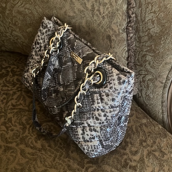 Kate spade Wore it once but there is chipping of handles as seen in pictures - Picture 2 of 7